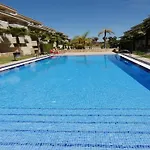 Apartment Retreat With Shared Pool *