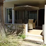 Apartment Retreat With Shared Pool Pego