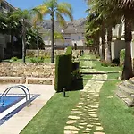 Apartment Retreat With Shared Pool