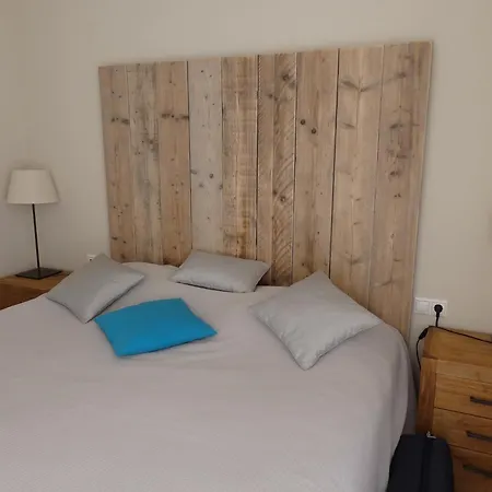 Retreat With Shared Pool Apartament