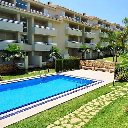 Retreat With Shared Pool Apartament