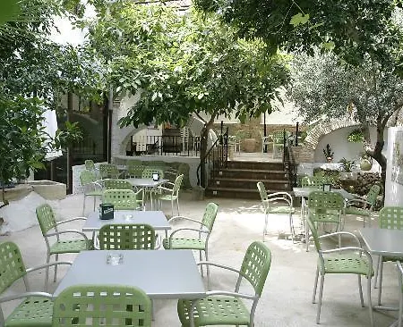 Retreat With Shared Pool Apartament
