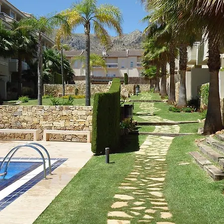 Apartament Retreat With Shared Pool
