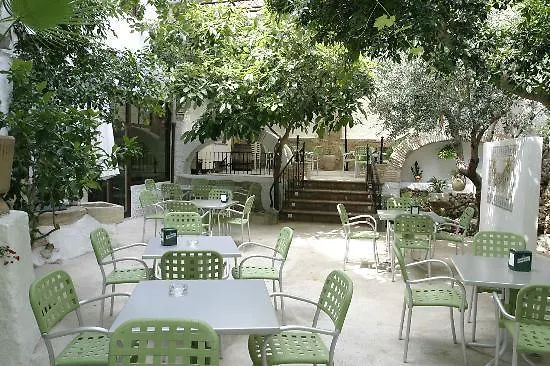 Retreat With Shared Pool Appartamento
